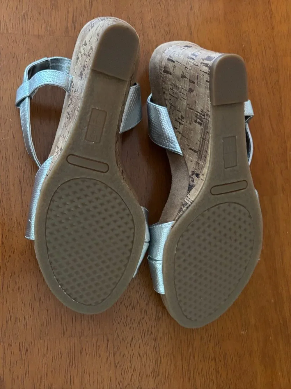 Aerosoles Wedge Women Strappy Sandal Size 9 Silver Metallic Pewter Cork NEW